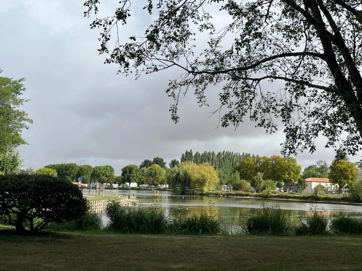 Saint-Jean-dʼAngély Charmante Charentaise מראה חיצוני תמונה
